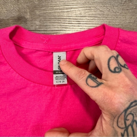 Pink PEZ retro Utah tourist t shirt
Mens L measures 21x28
Nice condition - Picture 5 of 5